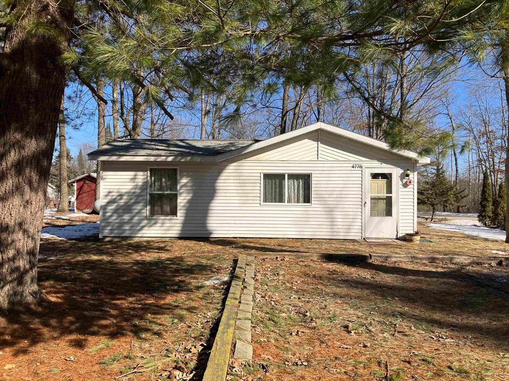 Photo of 4778 Maplewood Street, Harrison, MI 48625 (MLS # 50200568)