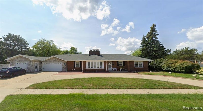 13900 Village Lane
