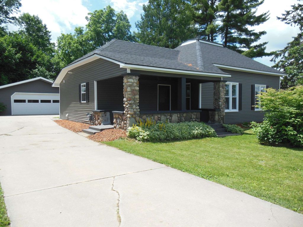 Photo of 125 W Oak Street, Harrison, MI 48625 (MLS # 50180046)