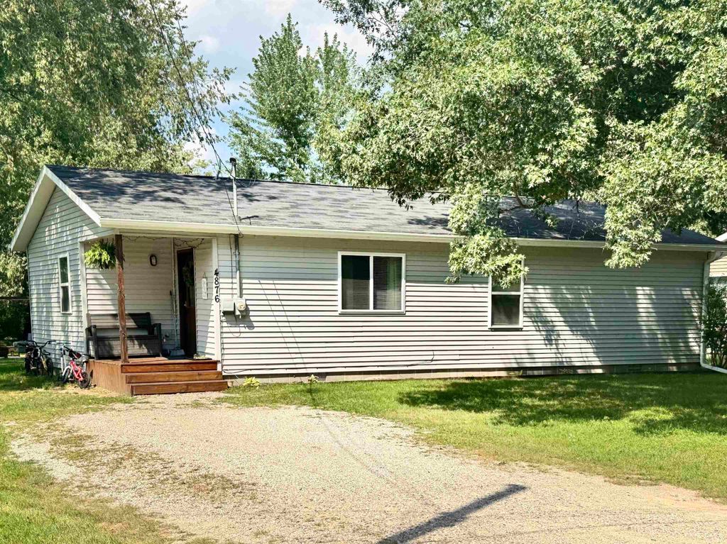 Photo of 4876 Cedar Dr Drive, Gladwin, MI 48624 (MLS # 50190511)