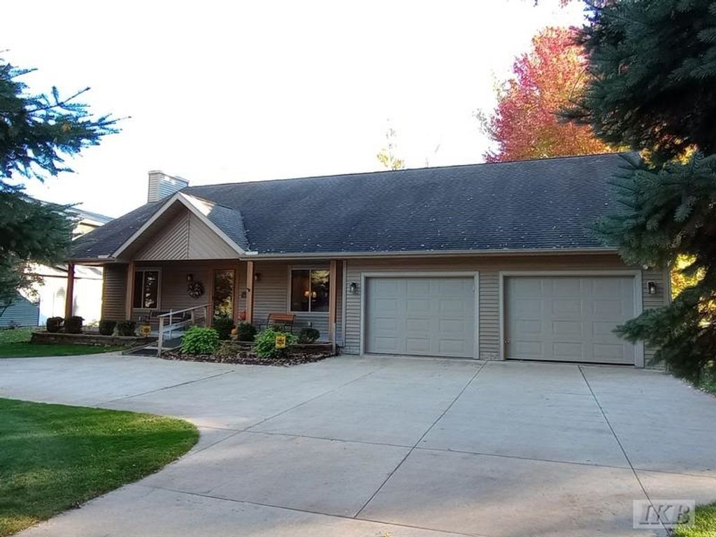 Photo of 1551 Compton Court, Gladwin, MI 48624 (MLS # 50192156)