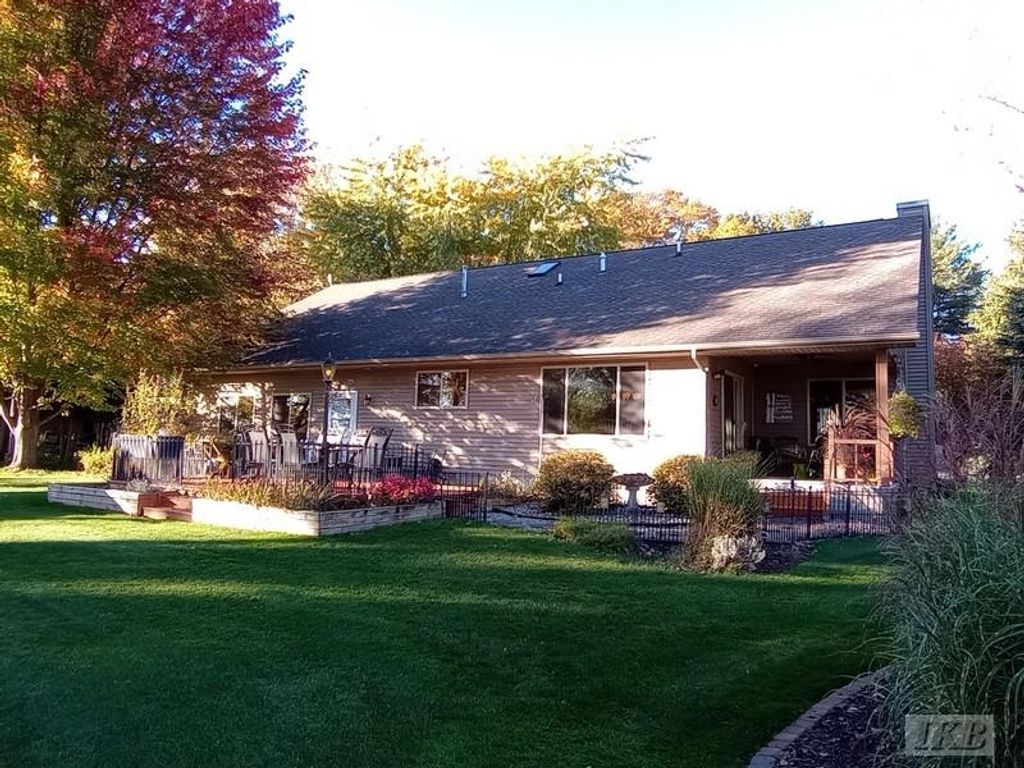 Photo of 1551 Compton Court, Gladwin, MI 48624 (MLS # 50192156)