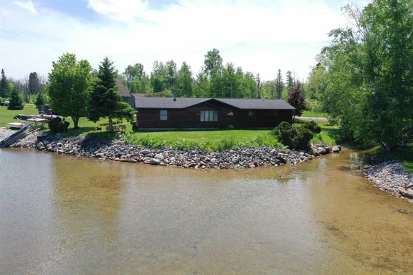 2039 RIVERSIDE DR, SAULT SAINTE MARIE, MI 49783 - Image fc4572a5ce3af07fb242c64f02640f7e/490577043