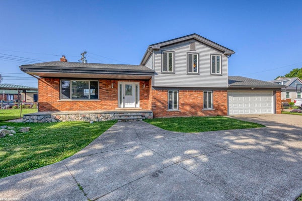 22770 WORTHINGTON CT, SAINT CLAIR SHORES, MI 48081 - Image fc48e53f1063eed4be601fad2faa82ae/3077341487