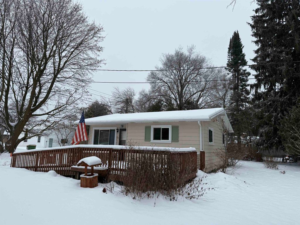 Photo of 221 N Antler Street, Gladwin, MI 48624 (MLS # 50196422)