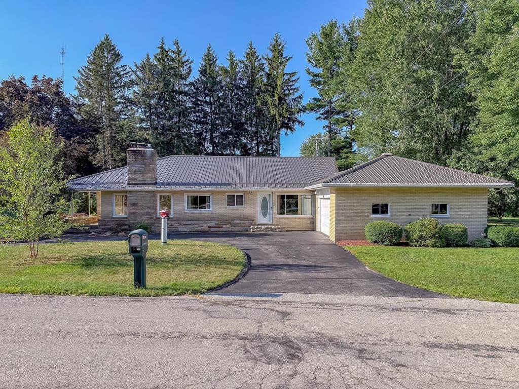 Photo of 3999 N Castor Road, Coleman, MI 48618 (MLS # 50217632)
