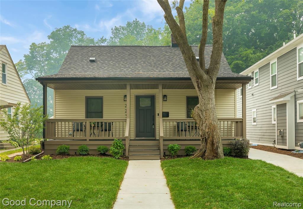 223 N Alexander Avenue