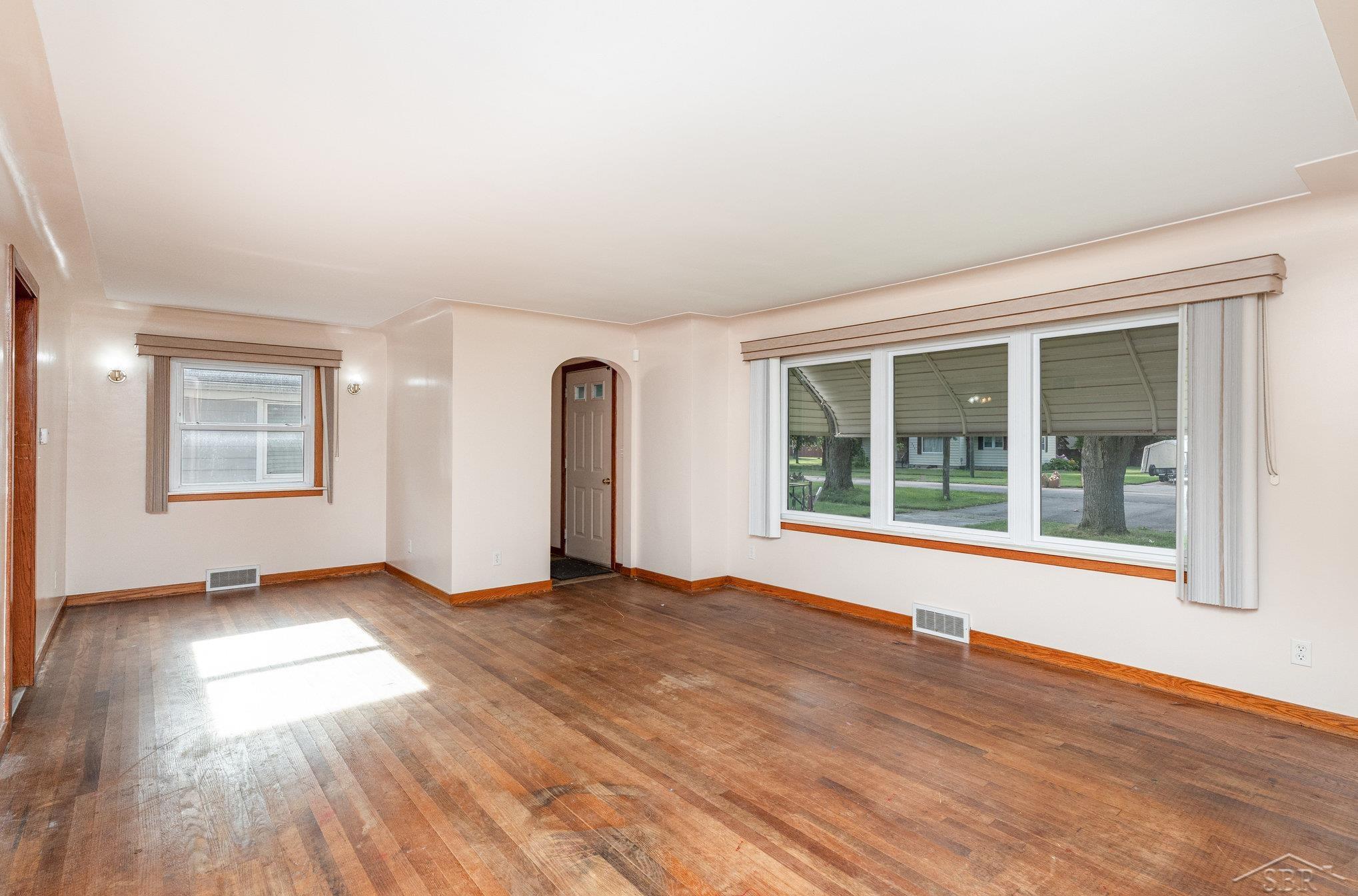 Saginaw, Michigan 48604, United States, 2 Bedrooms Bedrooms, ,1 BathroomBathrooms,Residential,Pending,192841