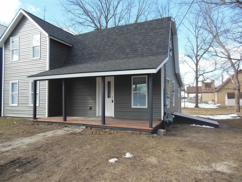 Photo of 265 E Oak Street, Harrison, MI 48625 (MLS # 50202455)