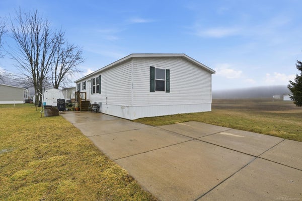1829 PONDEROSA AVE, COLUMBUS, MI 48063 - Image fe3c29f31cb097fce907d8555de2a8a9/3108441291