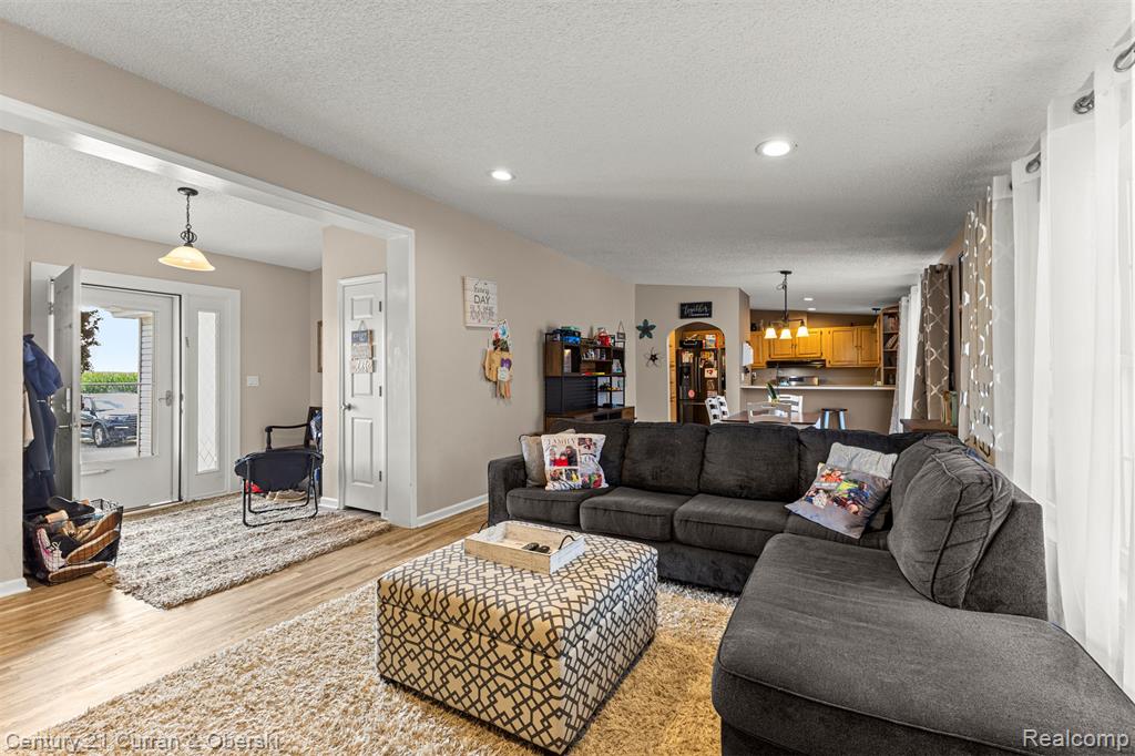 4625 Bluebush Rd