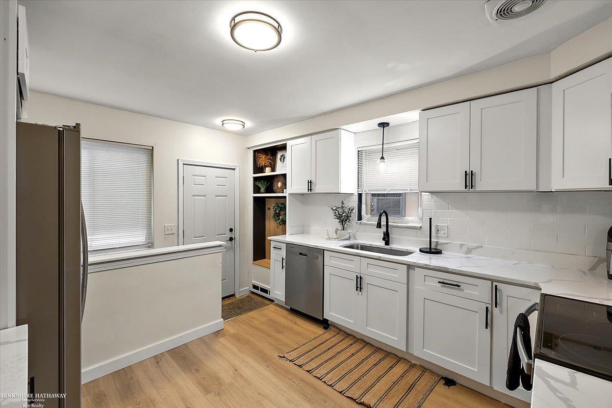 Saint Clair Shores, Michigan 48081, United States, 3 Bedrooms Bedrooms, ,2 BathroomsBathrooms,Residential,Active,213784