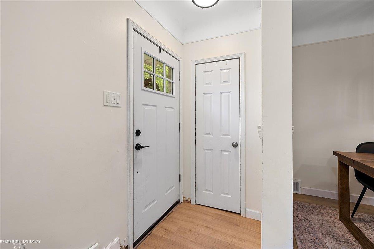 Saint Clair Shores, Michigan 48081, United States, 3 Bedrooms Bedrooms, ,2 BathroomsBathrooms,Residential,Active,213784