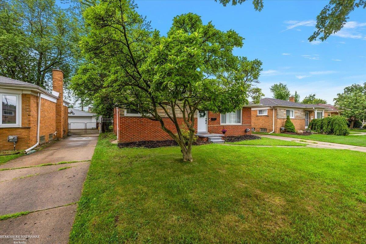 Saint Clair Shores, Michigan 48081, United States, 3 Bedrooms Bedrooms, ,2 BathroomsBathrooms,Residential,Active,213784