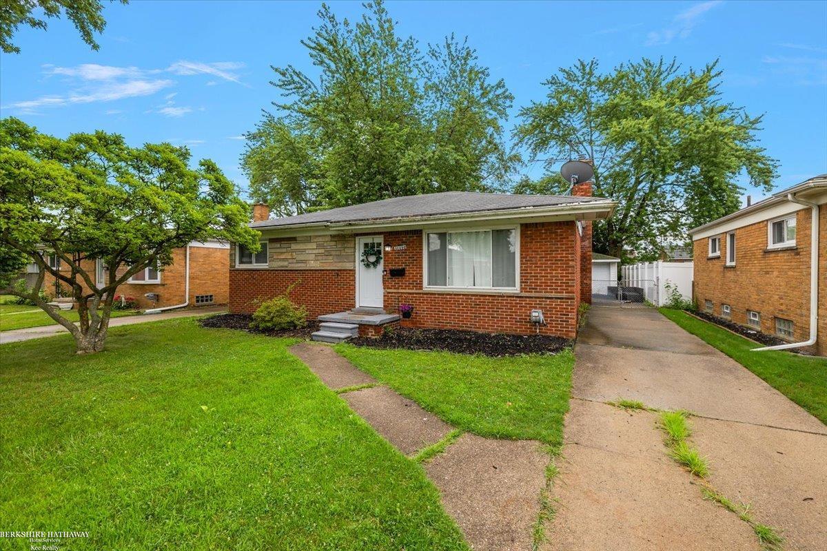 Saint Clair Shores, Michigan 48081, United States, 3 Bedrooms Bedrooms, ,2 BathroomsBathrooms,Residential,Active,213784