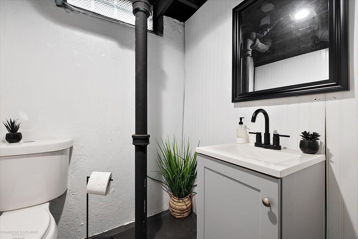 Saint Clair Shores, Michigan 48081, United States, 3 Bedrooms Bedrooms, ,2 BathroomsBathrooms,Residential,Active,213784