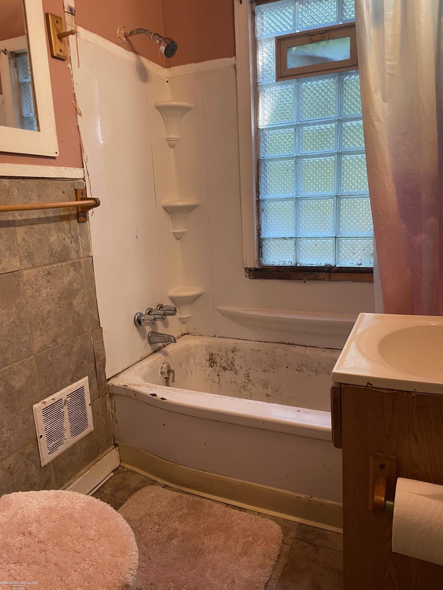 Detroit, Michigan 48234, United States, 3 Bedrooms Bedrooms, ,1 BathroomBathrooms,Residential,Active,229841