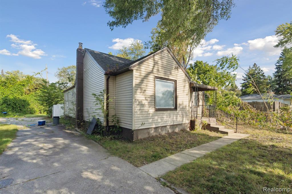 Dearborn Heights, Michigan 48125, United States, 3 Bedrooms Bedrooms, ,1 BathroomBathrooms,Residential,Active,212966