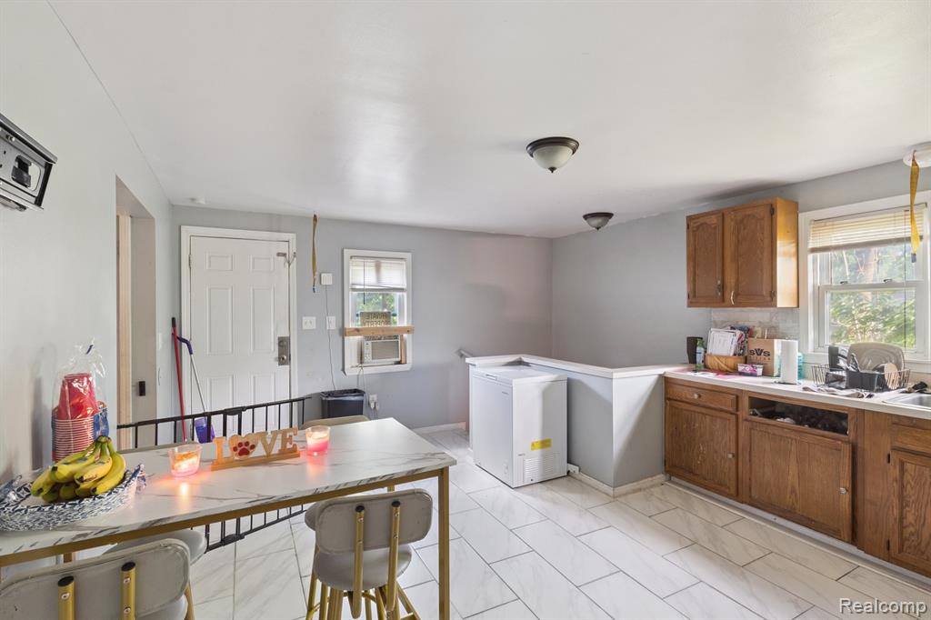 Dearborn Heights, Michigan 48125, United States, 3 Bedrooms Bedrooms, ,1 BathroomBathrooms,Residential,Active,212966