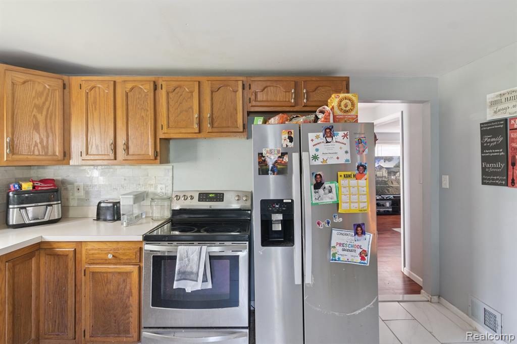 Dearborn Heights, Michigan 48125, United States, 3 Bedrooms Bedrooms, ,1 BathroomBathrooms,Residential,Active,212966