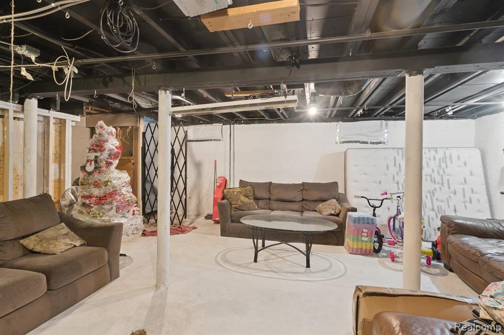 Dearborn Heights, Michigan 48125, United States, 3 Bedrooms Bedrooms, ,1 BathroomBathrooms,Residential,Active,212966