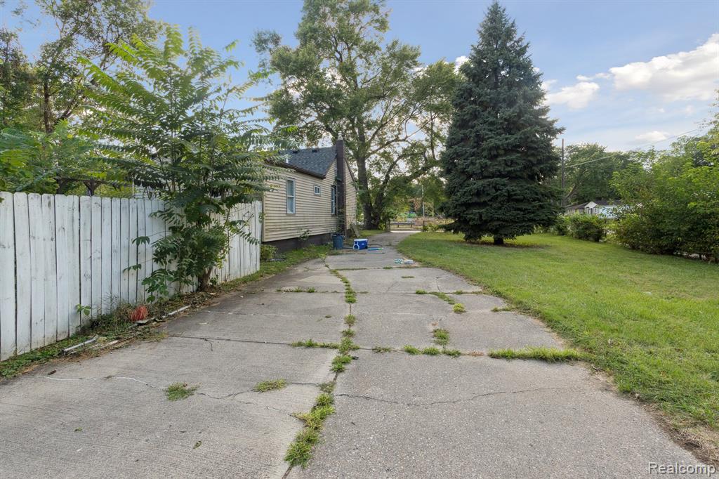 Dearborn Heights, Michigan 48125, United States, 3 Bedrooms Bedrooms, ,1 BathroomBathrooms,Residential,Active,212966