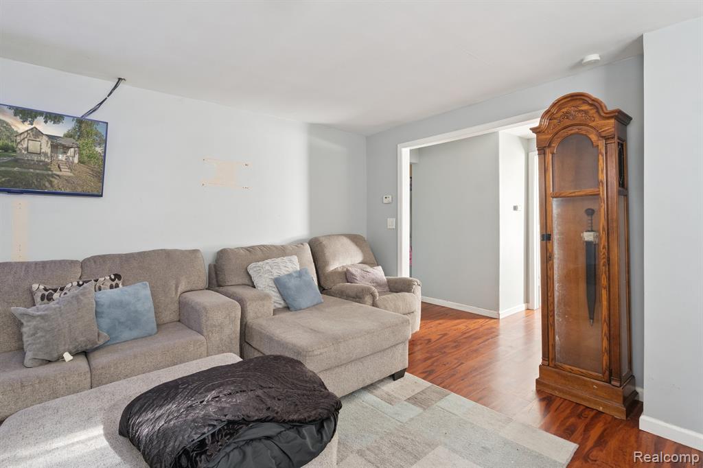 Dearborn Heights, Michigan 48125, United States, 3 Bedrooms Bedrooms, ,1 BathroomBathrooms,Residential,Active,212966