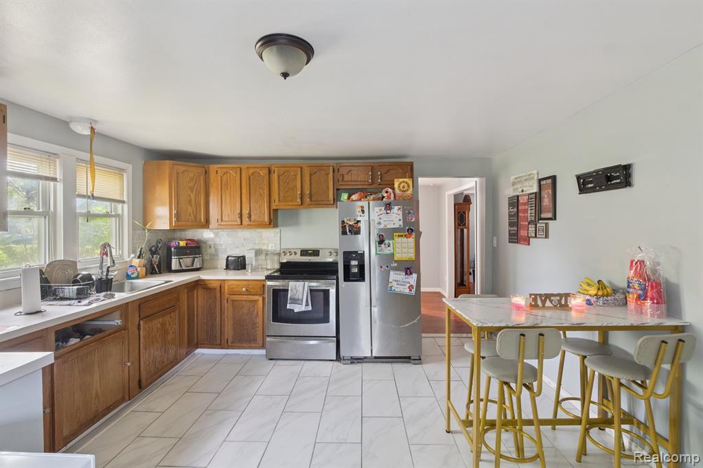 Dearborn Heights, Michigan 48125, United States, 3 Bedrooms Bedrooms, ,1 BathroomBathrooms,Residential,Active,212966