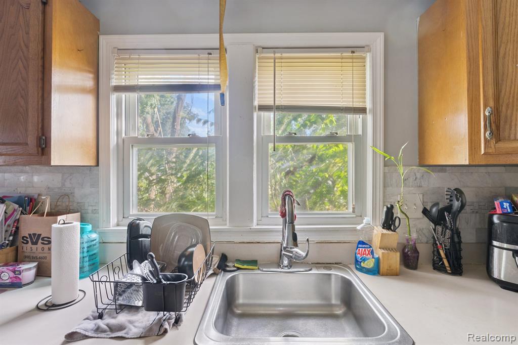 Dearborn Heights, Michigan 48125, United States, 3 Bedrooms Bedrooms, ,1 BathroomBathrooms,Residential,Active,212966