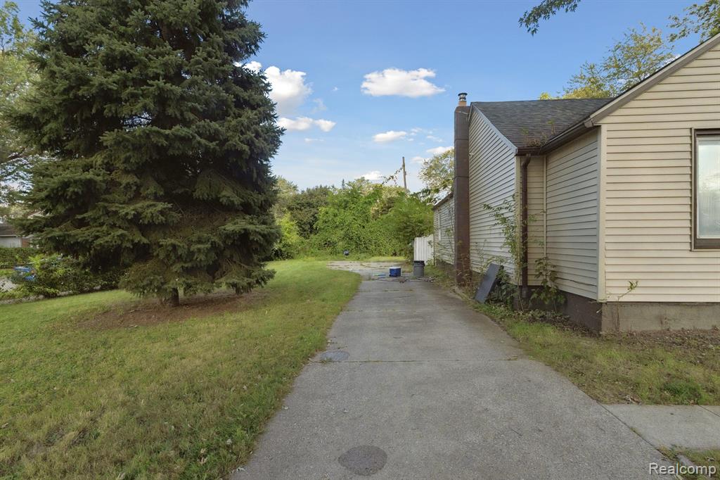 Dearborn Heights, Michigan 48125, United States, 3 Bedrooms Bedrooms, ,1 BathroomBathrooms,Residential,Active,212966