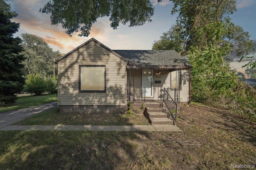 Dearborn Heights, Michigan 48125, United States, 3 Bedrooms Bedrooms, ,1 BathroomBathrooms,Residential,Active,212966