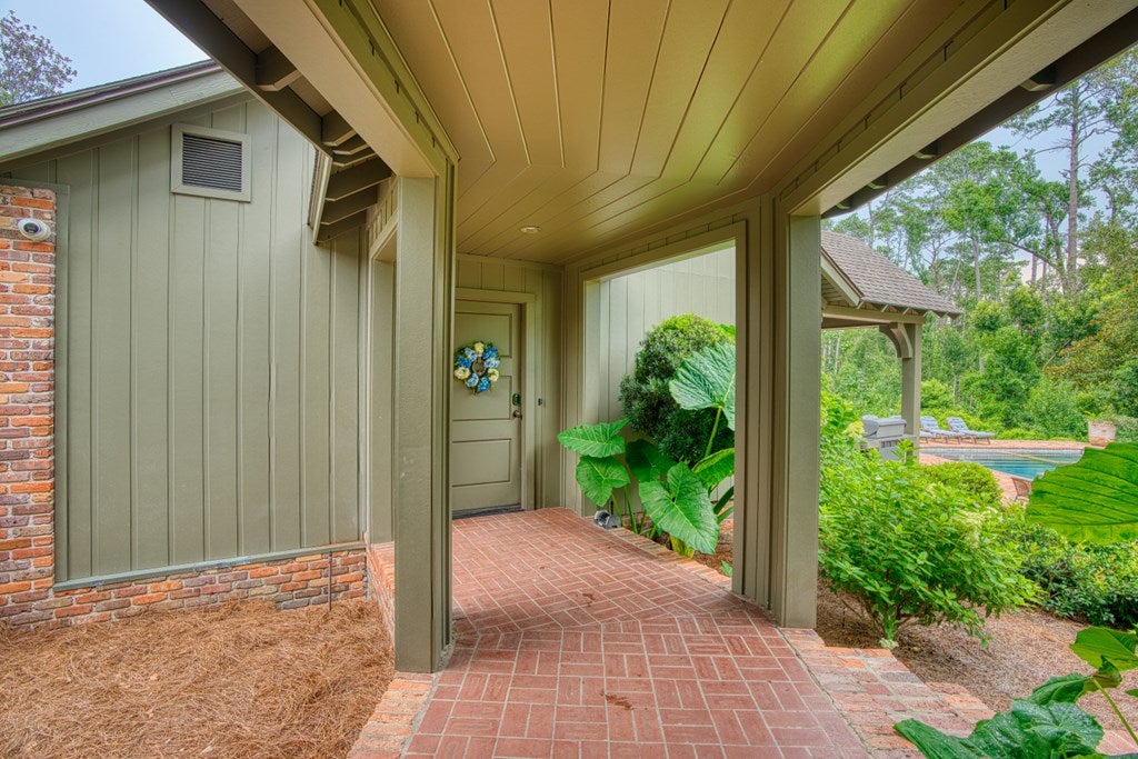 1 Foxhollow Circle