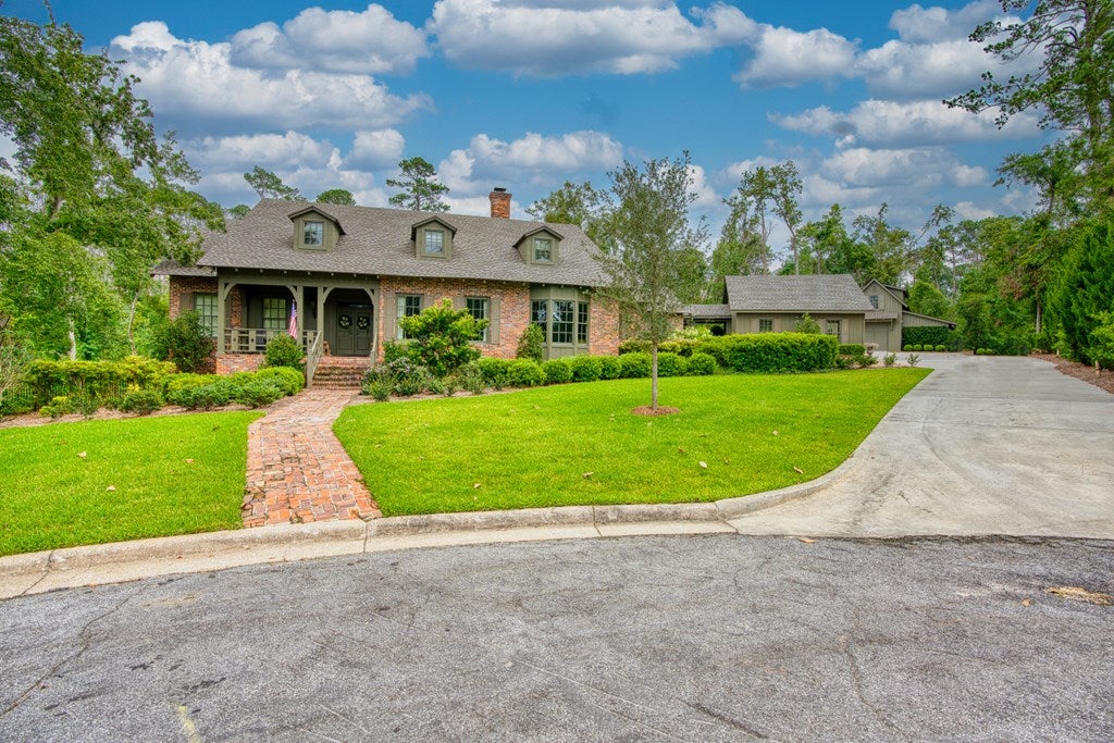 1 Foxhollow Circle