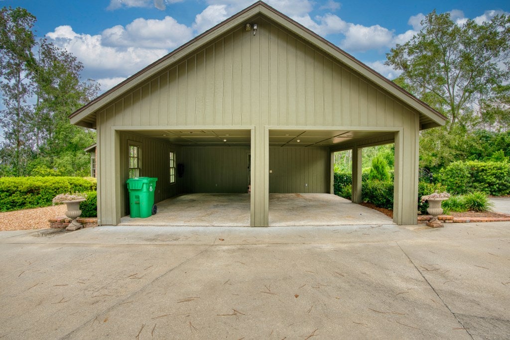 1 Foxhollow Circle