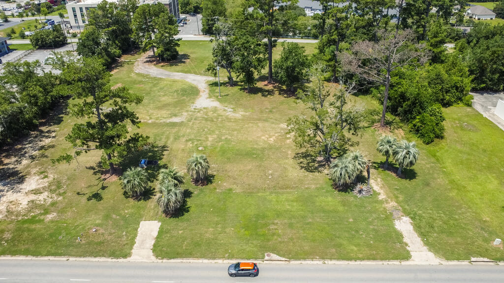 1705 Ellis Dr