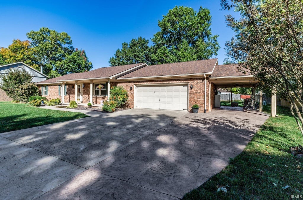 Photo of 3936 Elmridge Drive, Evansville, IN 47725 (MLS # 202643147)