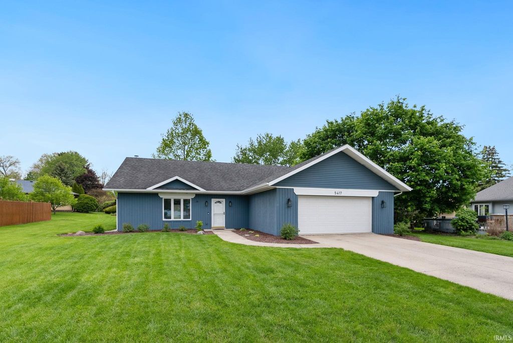 Photo of 5417 Stonecreek Trail, Fort Wayne, IN 46825 (MLS # 202617088)