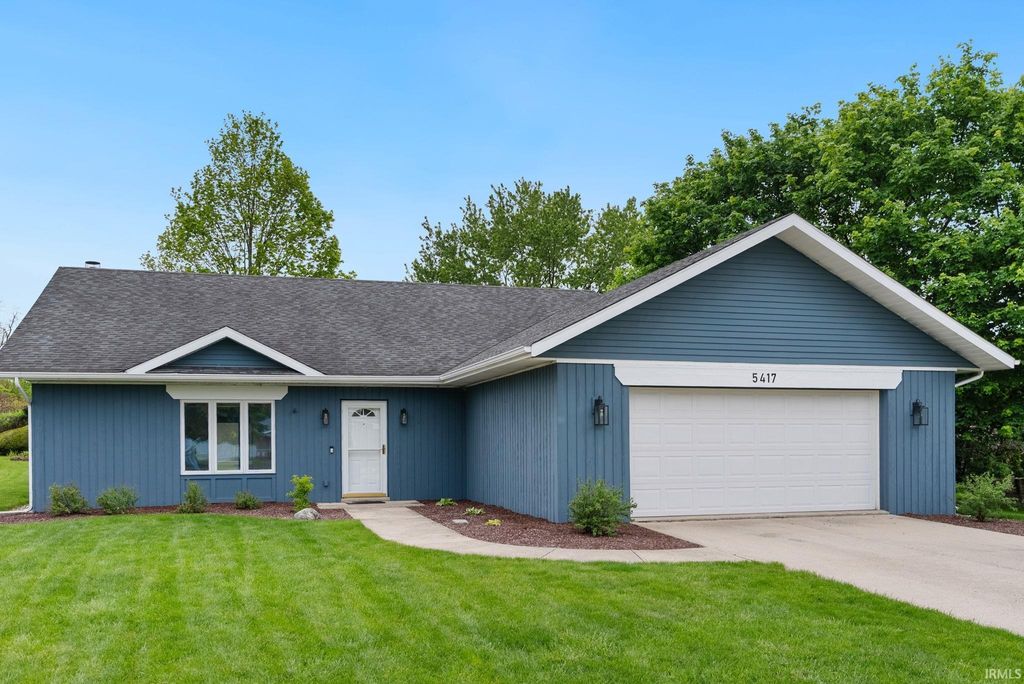 Photo of 5417 Stonecreek Trail, Fort Wayne, IN 46825 (MLS # 202617088)