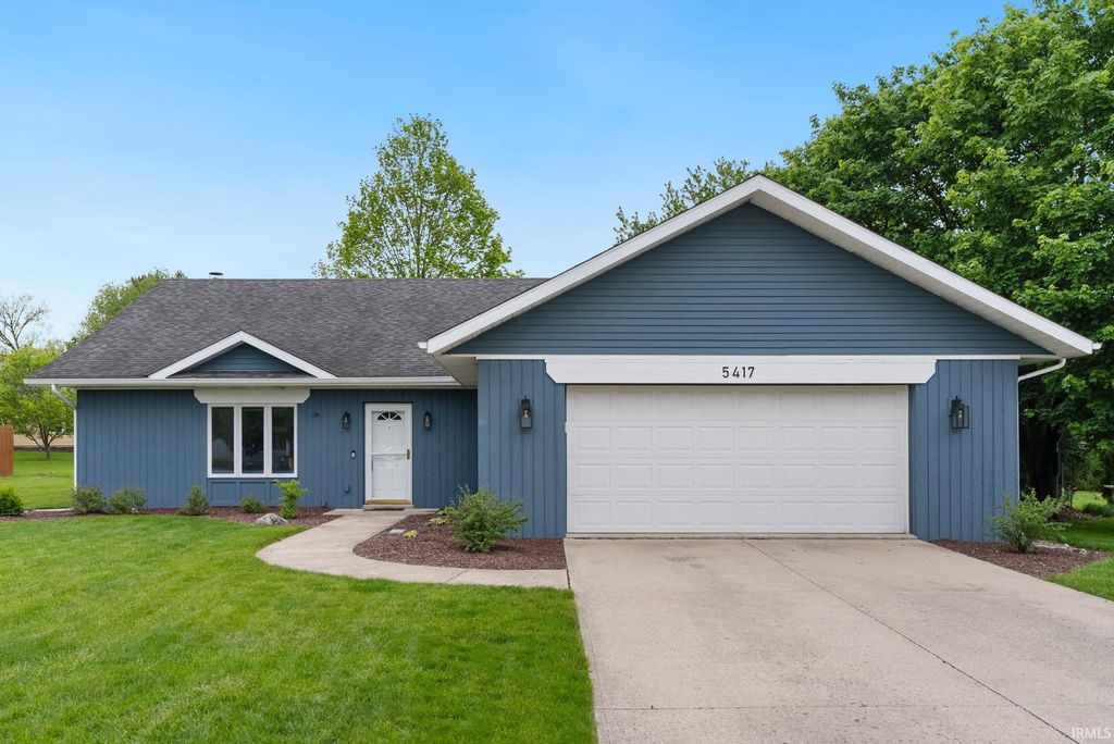 Photo of 5417 Stonecreek Trail, Fort Wayne, IN 46825 (MLS # 202617088)