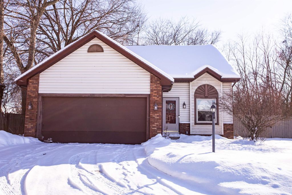 Photo of 601 Chauncey Court, Mishawaka, IN 46545 (MLS # 202604544)