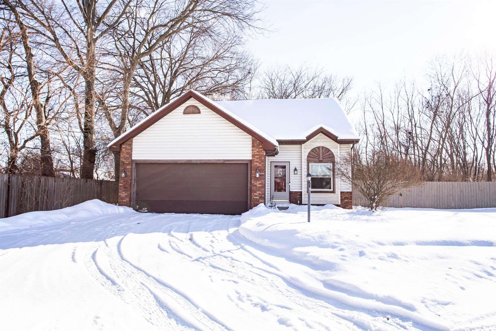 Photo of 601 Chauncey Court, Mishawaka, IN 46545 (MLS # 202604544)