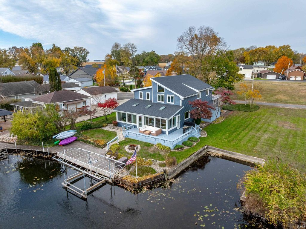 Photo of 10492 N Elwood Avenue, Syracuse, IN 46567 (MLS # 202545068)