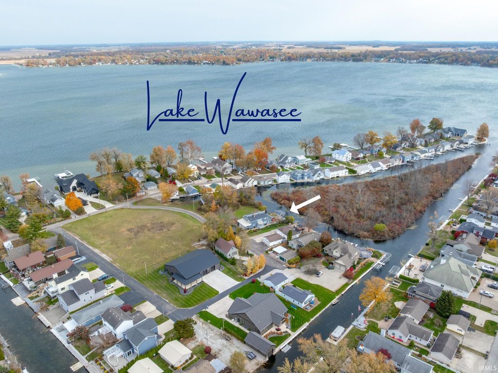 Photo of 10492 N Elwood Avenue, Syracuse, IN 46567 (MLS # 202545068)