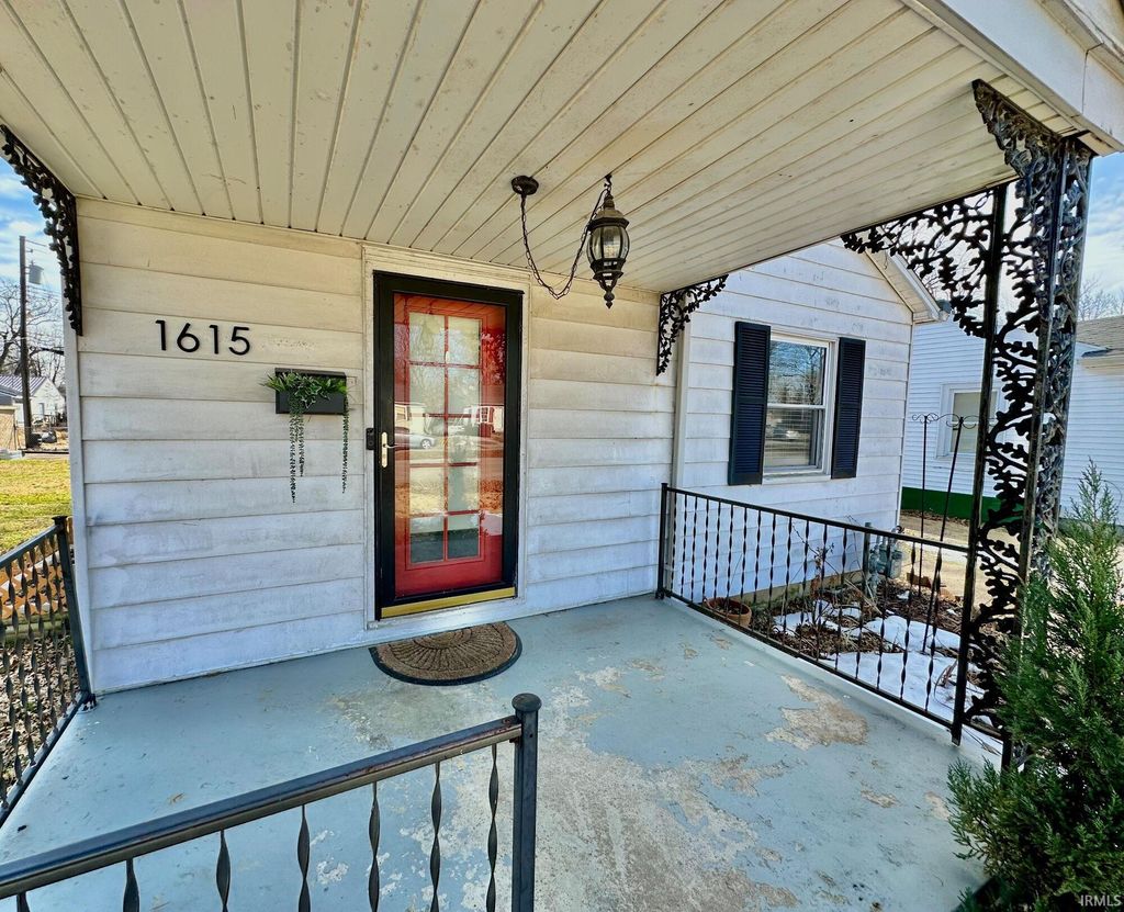 Photo of 1615 Ravenswood Drive, Evansville, IN 47714 (MLS # 202604611)