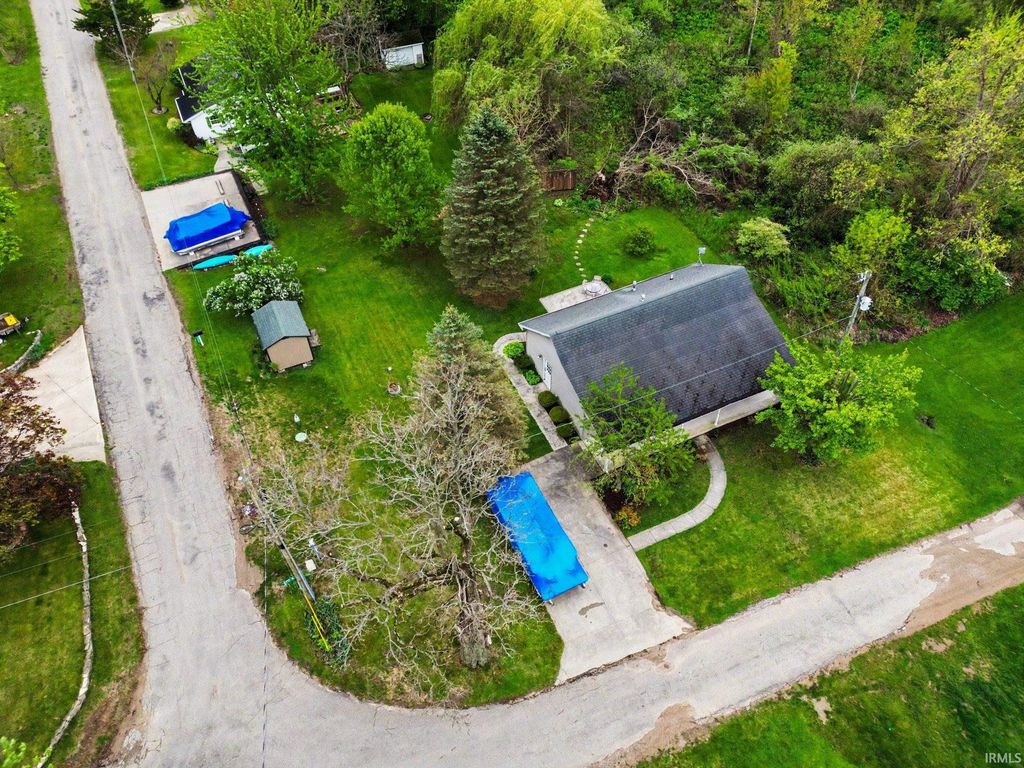 Photo of 1920 W 570 N, Howe, IN 46746 (MLS # 202615508)