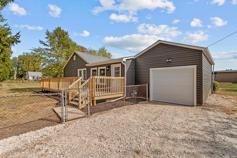 Photo of 416 N Calumet St, Kokomo, IN 46901 (MLS # 202540170)