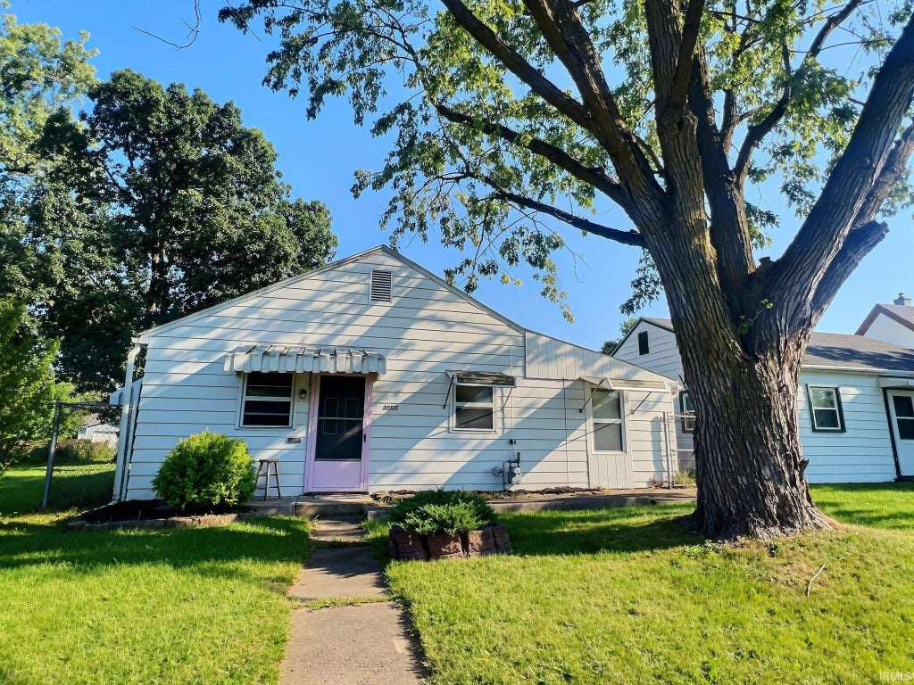 Photo of 3505 New Haven Avenue, Fort Wayne, IN 46803 (MLS # 202636536)