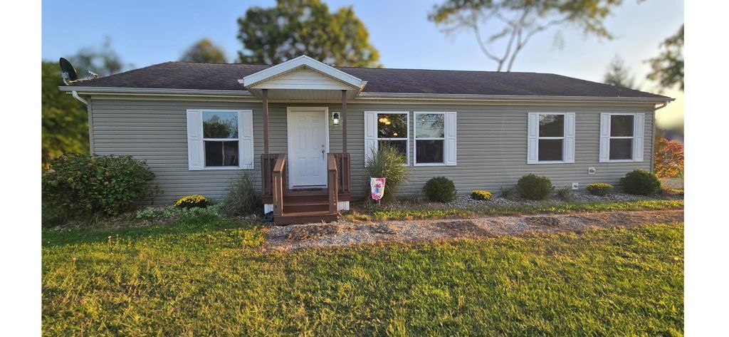 Photo of 3319 E State Road 236, Anderson, IN 46017 (MLS # 202540815)