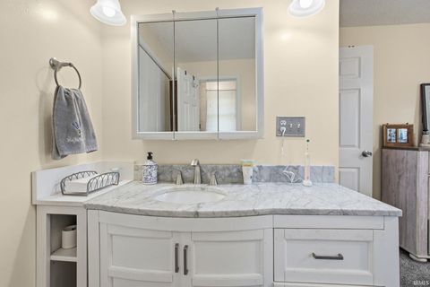 Tiny photo for 6964 Mary Court, Marion, IN 46953 (MLS # 202612315)