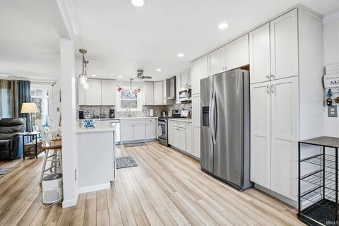 Tiny photo for 6964 Mary Court, Marion, IN 46953 (MLS # 202612315)